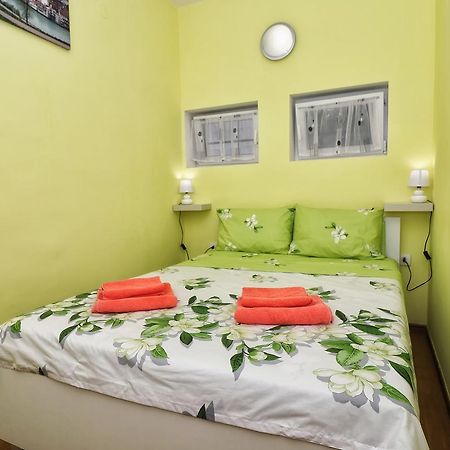 Apartments Amalia ロヴィニ エクステリア 写真