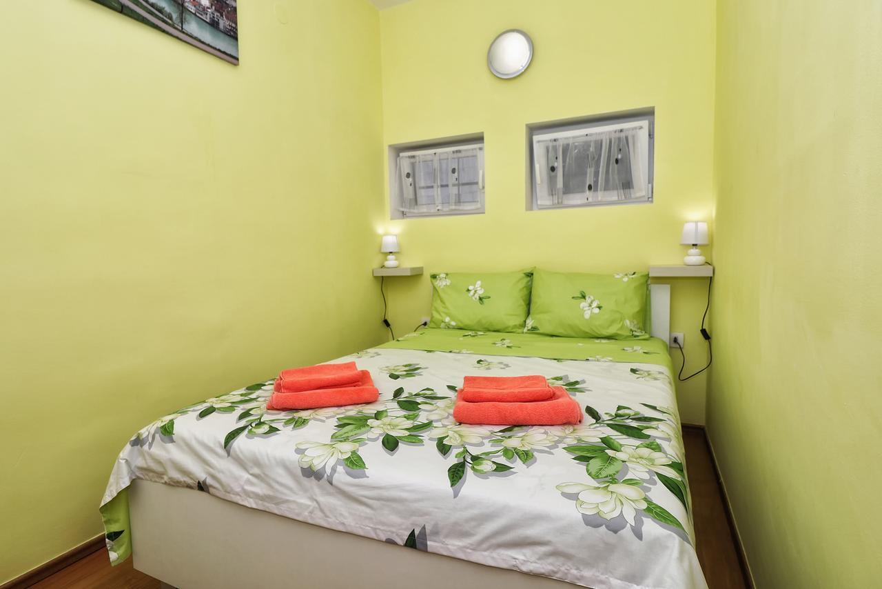 Apartments Amalia ロヴィニ エクステリア 写真