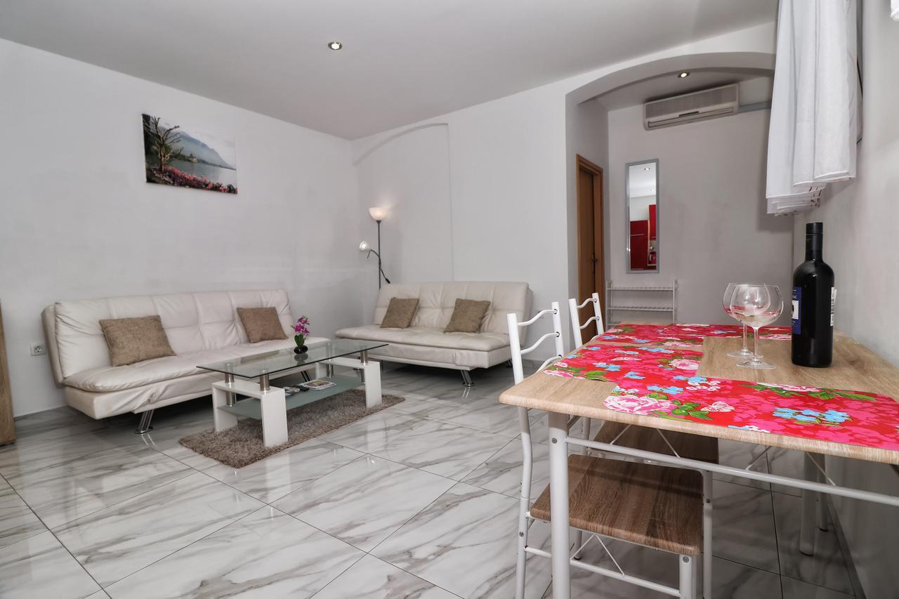 Apartments Amalia ロヴィニ エクステリア 写真