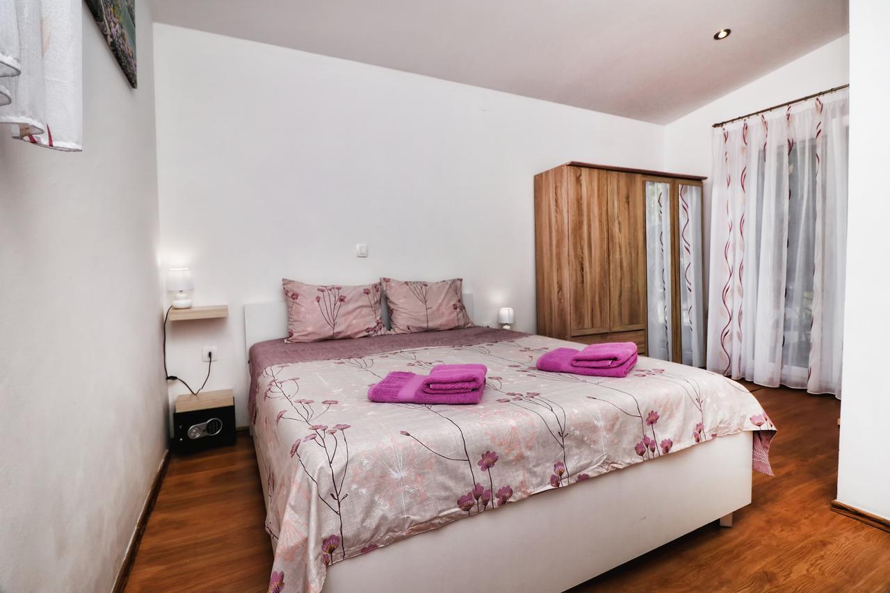 Apartments Amalia ロヴィニ エクステリア 写真