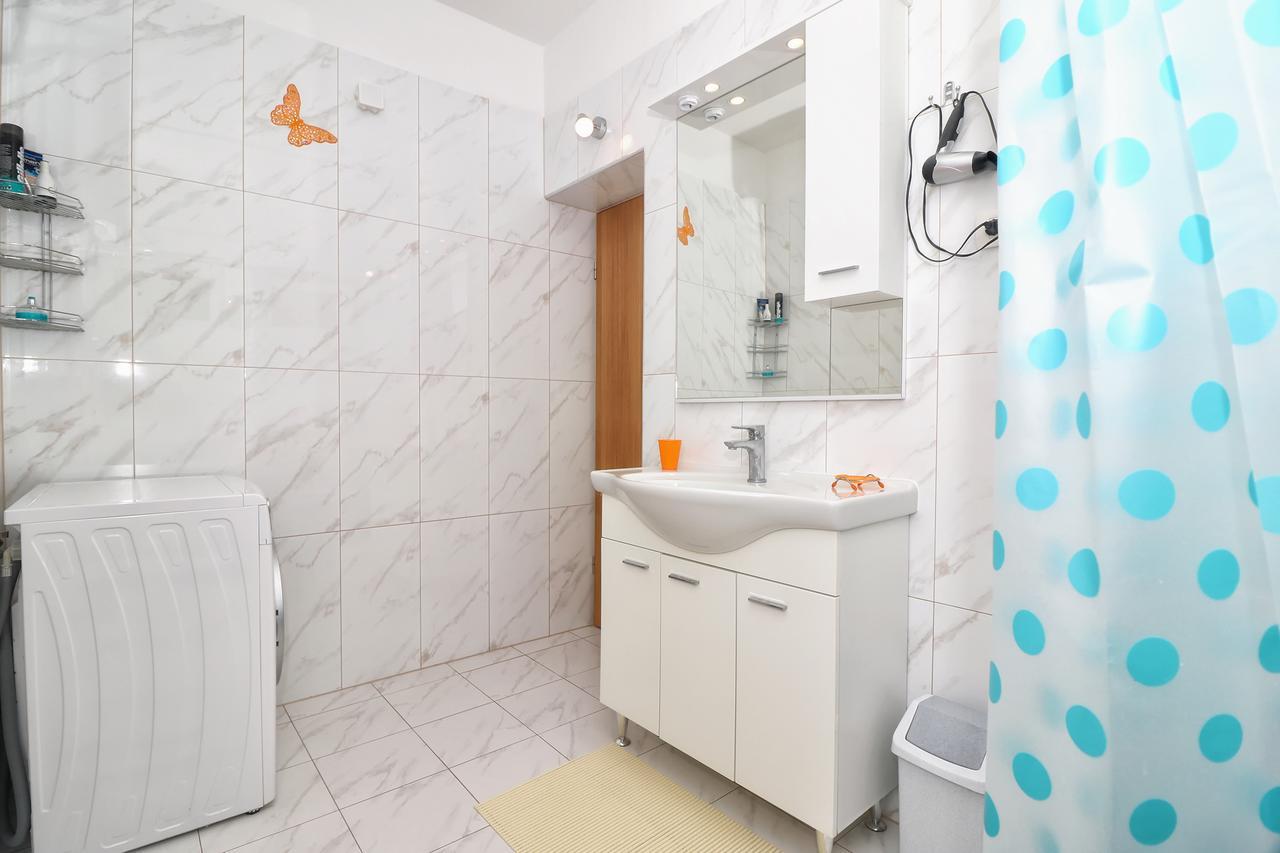 Apartments Amalia ロヴィニ エクステリア 写真