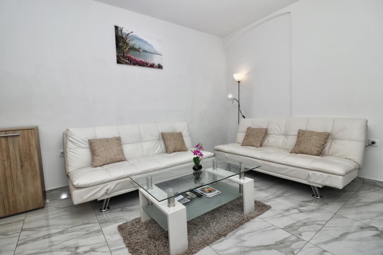 Apartments Amalia ロヴィニ エクステリア 写真