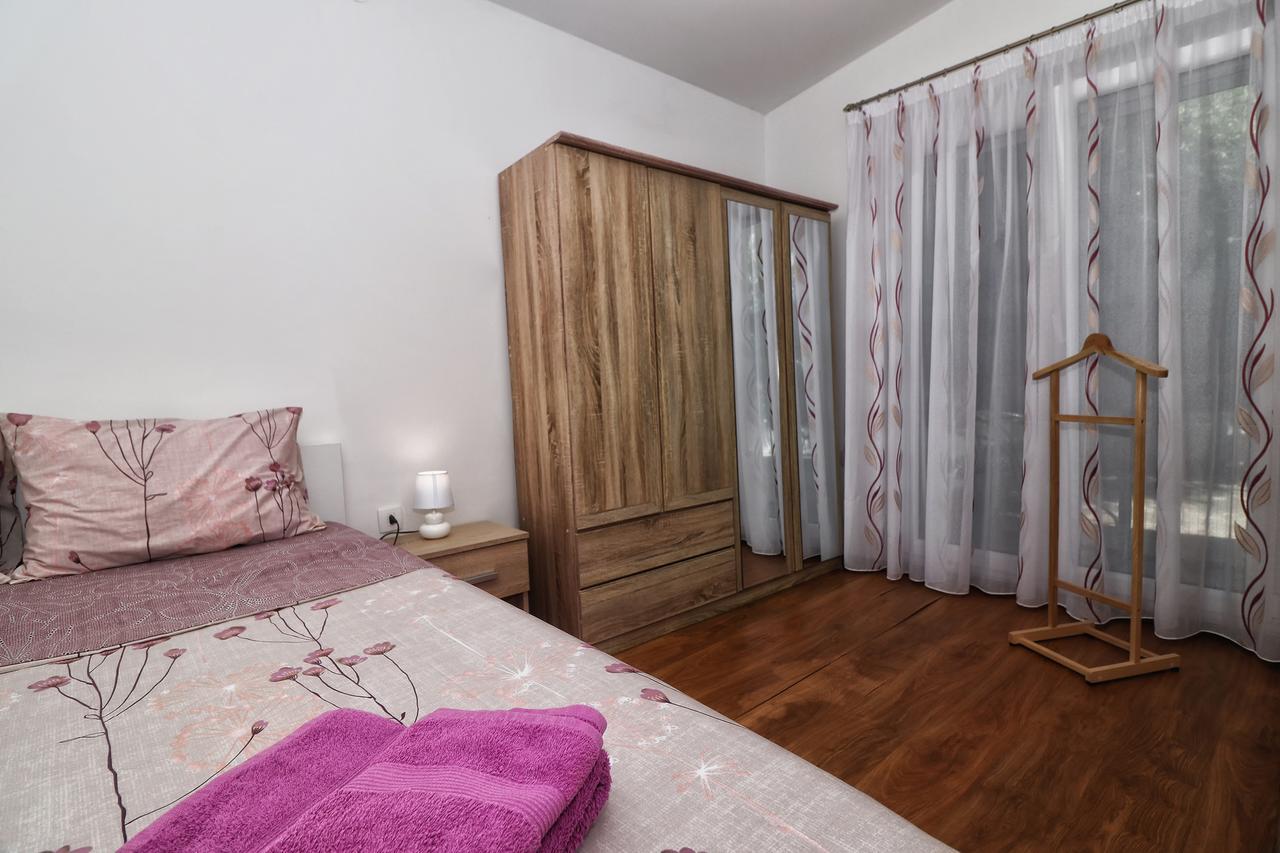 Apartments Amalia ロヴィニ エクステリア 写真