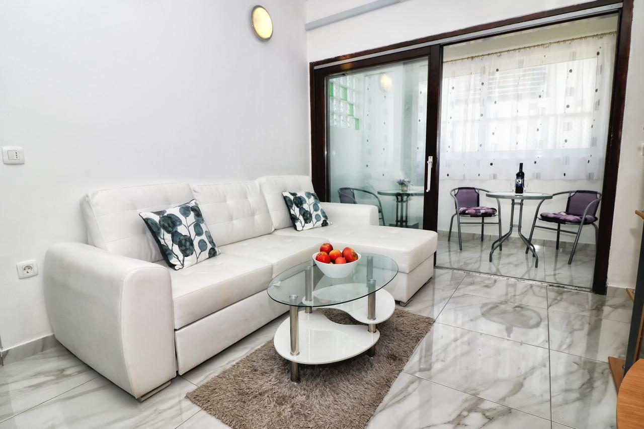 Apartments Amalia ロヴィニ エクステリア 写真