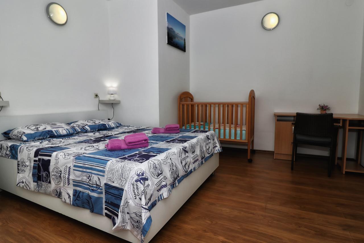 Apartments Amalia ロヴィニ エクステリア 写真