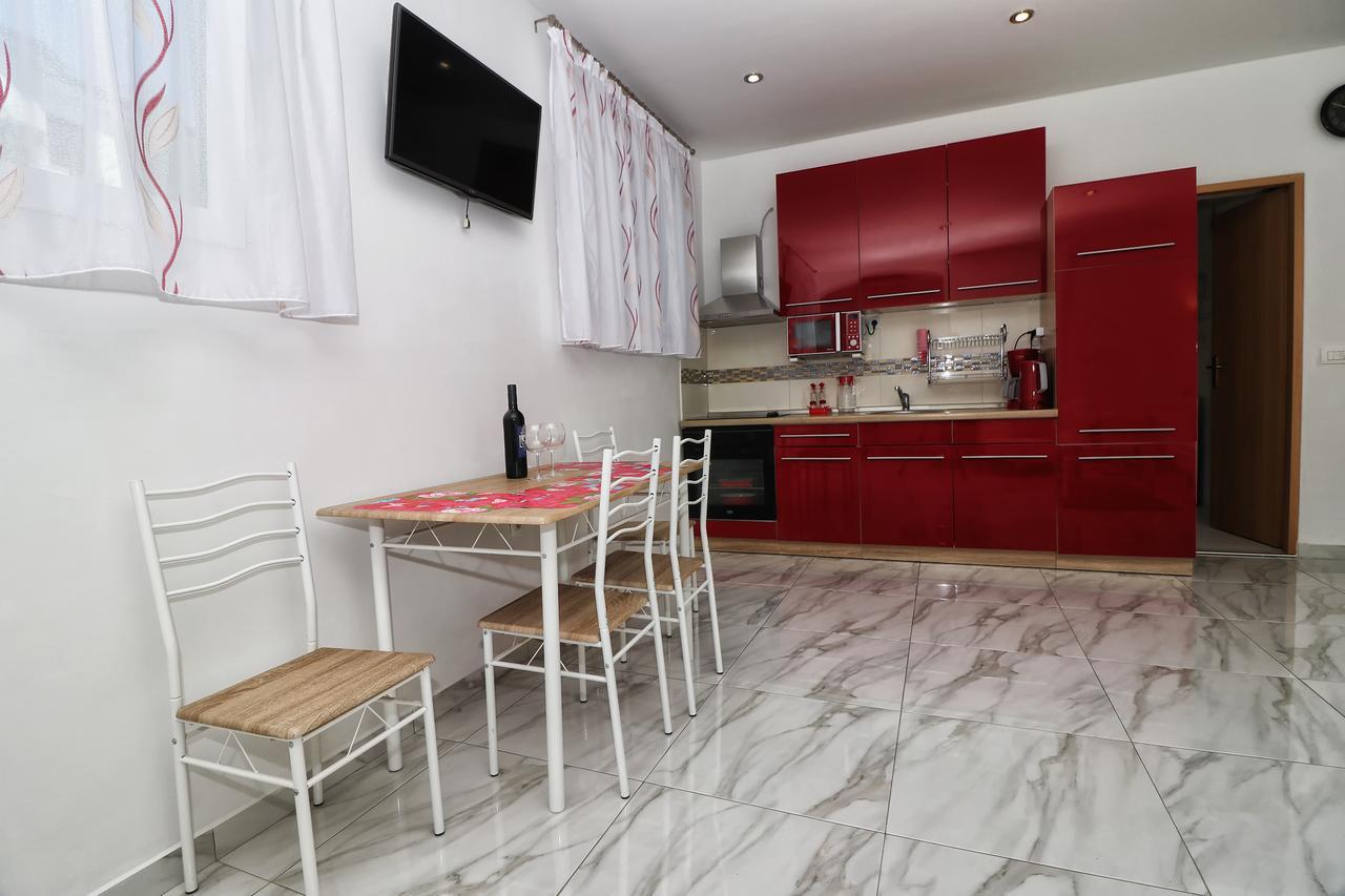 Apartments Amalia ロヴィニ エクステリア 写真